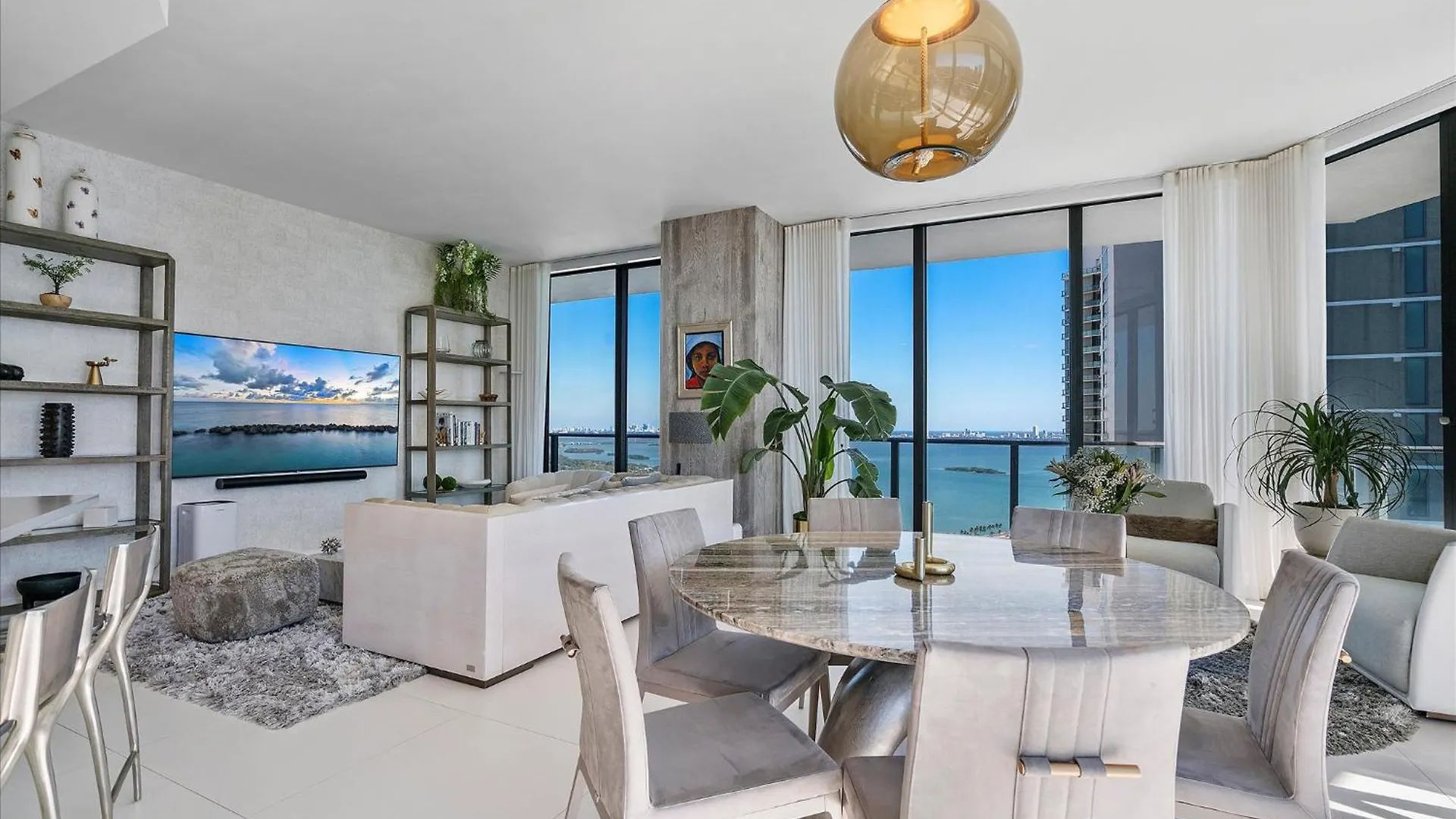 Posh Ocean View Penthouse - Heated Pool, Gym, Office! 10mins