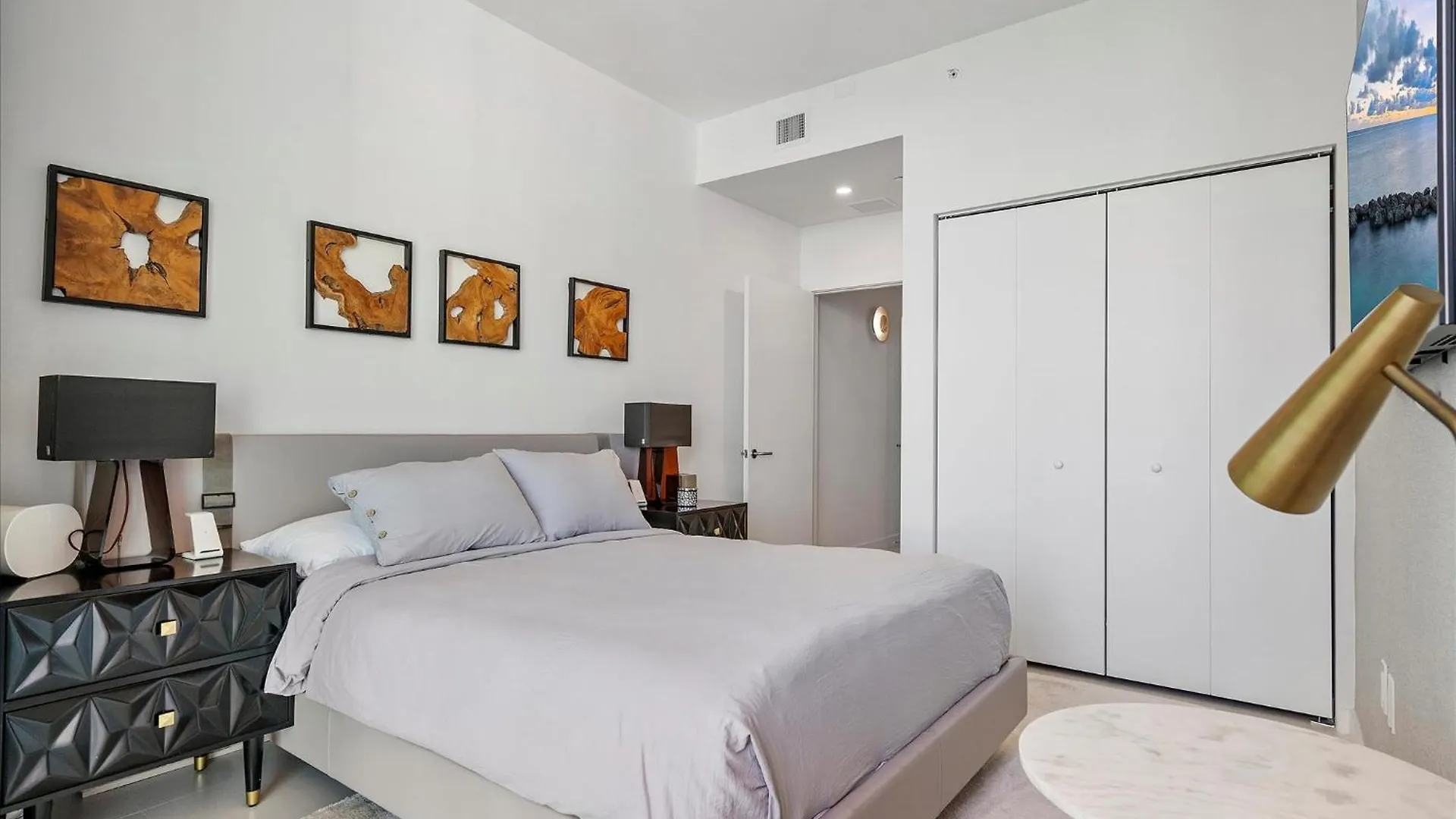 Posh Ocean View Penthouse - Heated Pool, Gym, Office! 10mins Apartamento