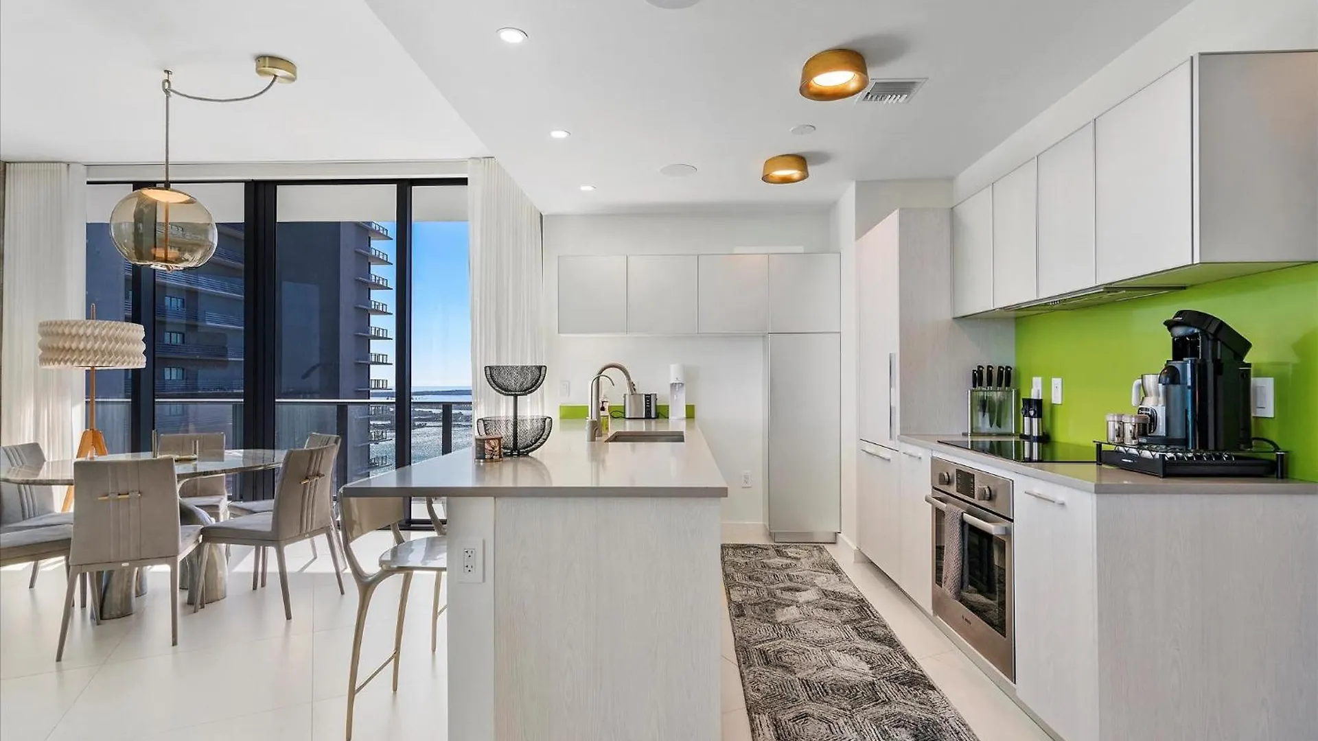Apartamento Posh Ocean View Penthouse - Heated Pool, Gym, Office! 10mins Miami