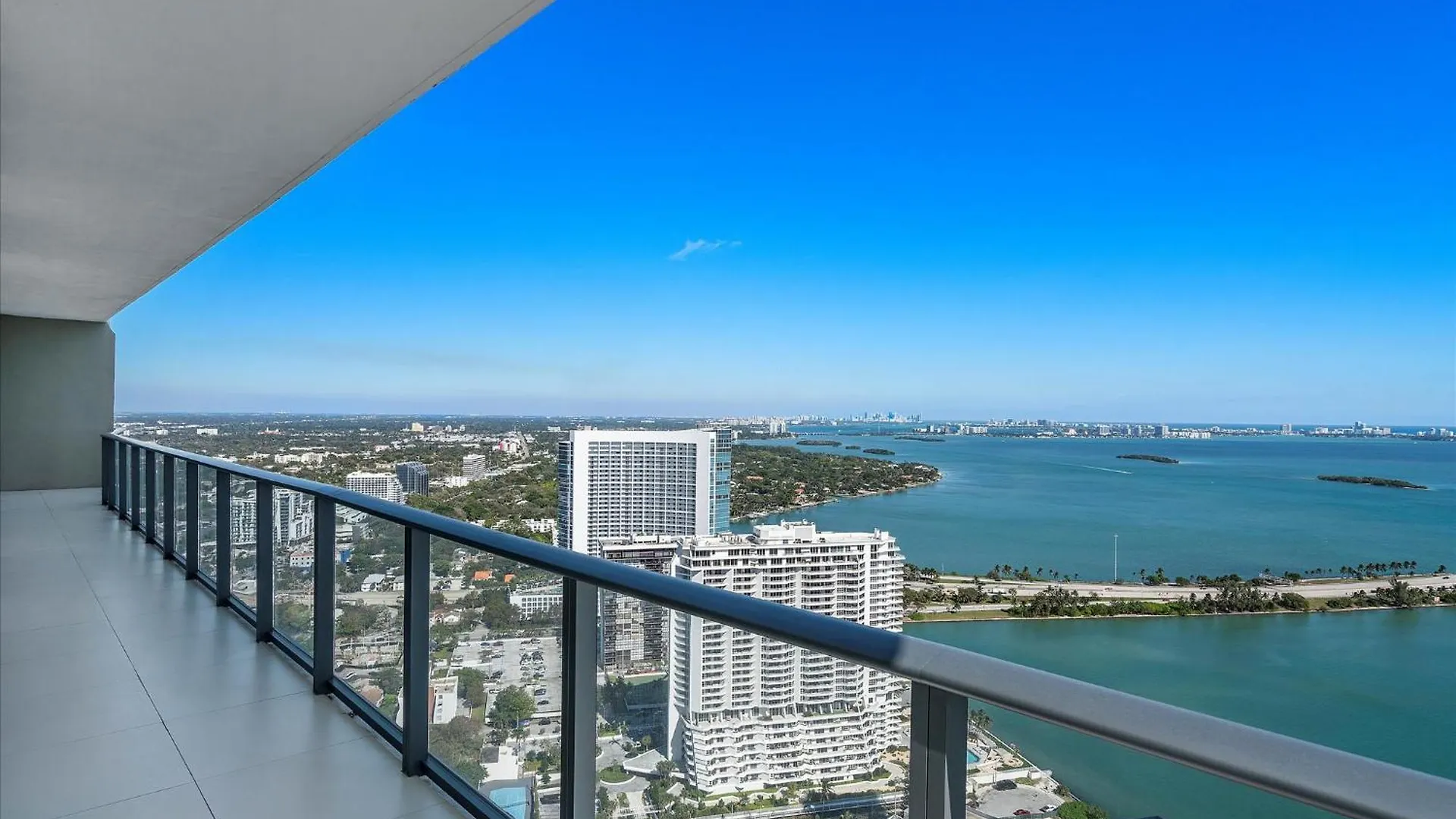 Posh Ocean View Penthouse - Heated Pool, Gym, Office! 10mins * Miami