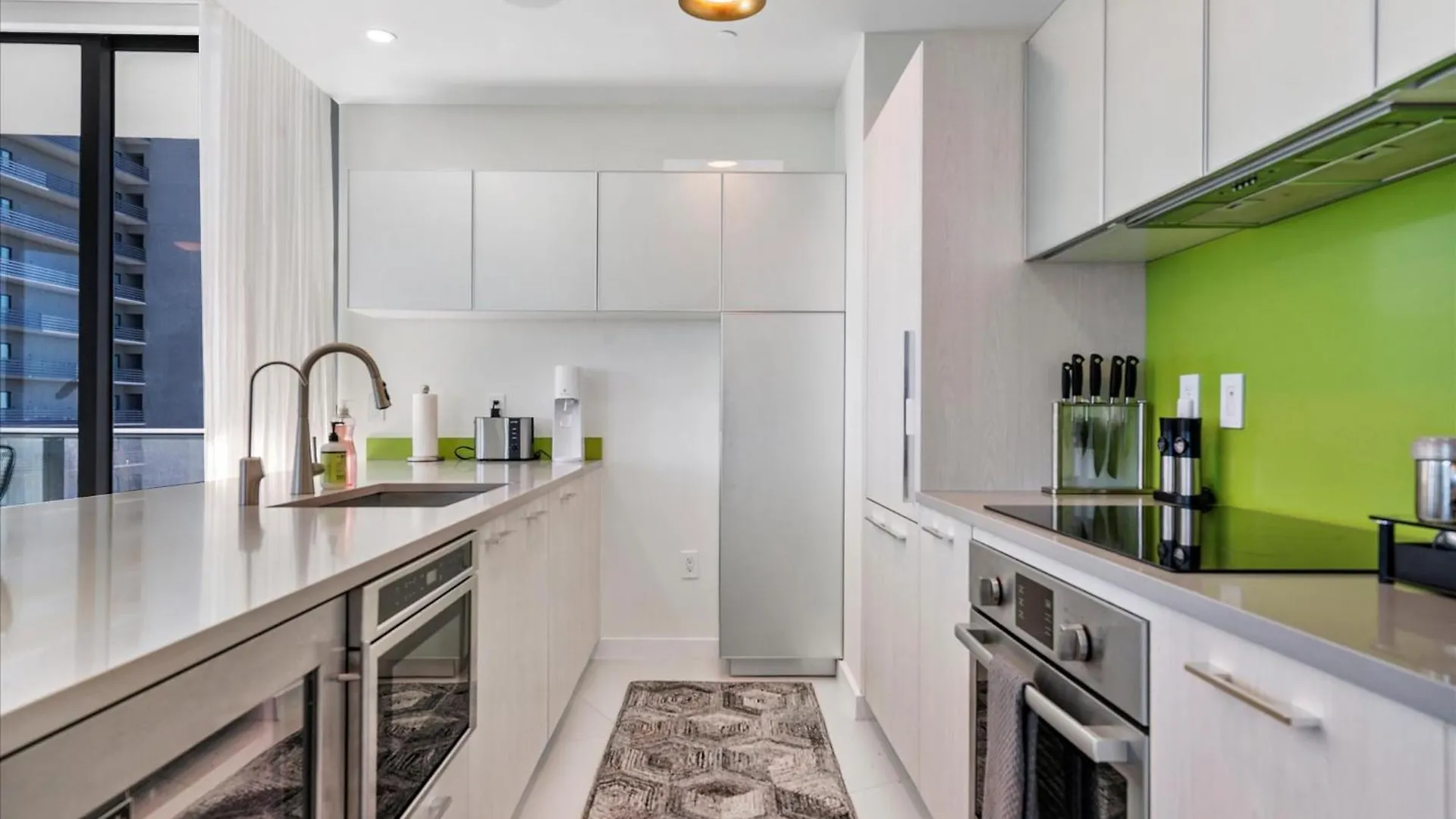 Apartamento Posh Ocean View Penthouse - Heated Pool, Gym, Office! 10mins *