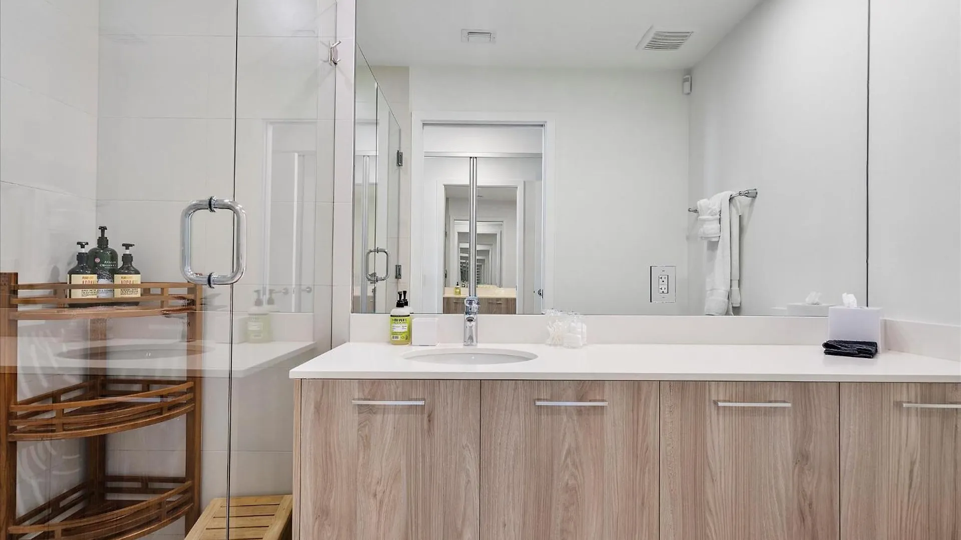 Posh Ocean View Penthouse - Heated Pool, Gym, Office! 10mins * Miami