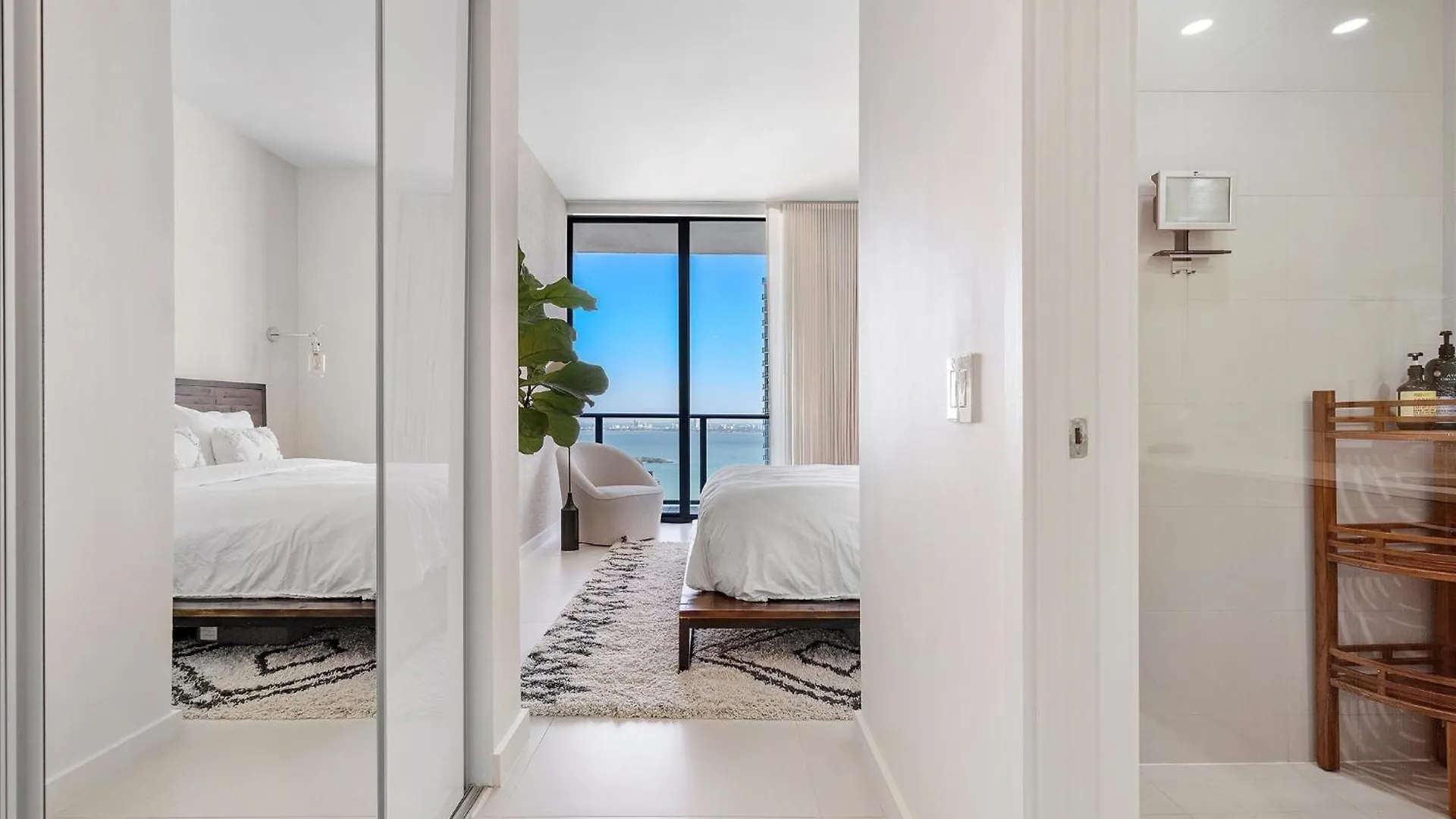 Apartamento Posh Ocean View Penthouse - Heated Pool, Gym, Office! 10mins *