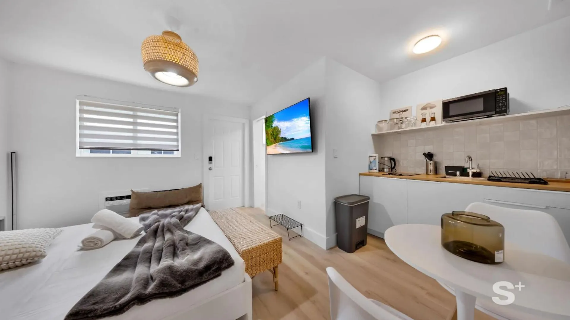 Chic With A Modern Touch Living * Miami
