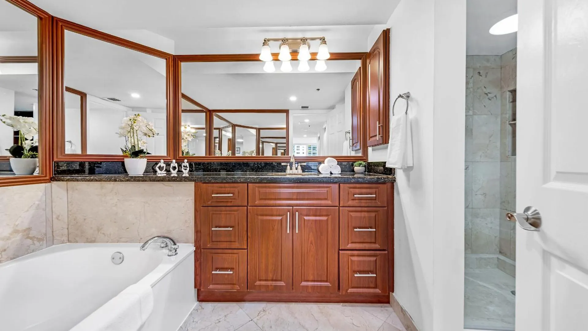 Bayside Glam With Epic Views
