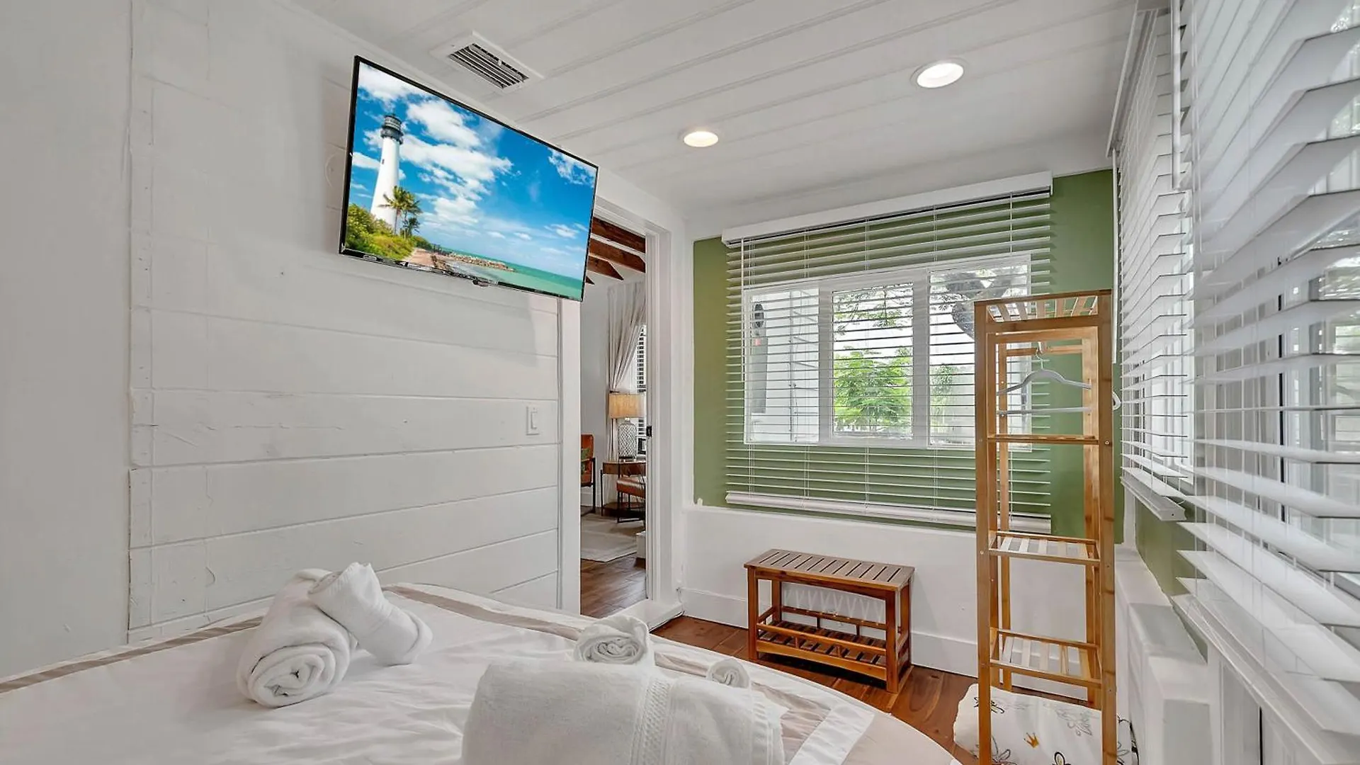 Casa Del Sol Gated 2bds1ba Wparking Miami