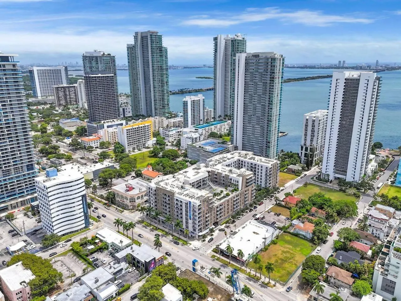 Trendy One Bedroom Getaway Steps From Biscayne Apartment