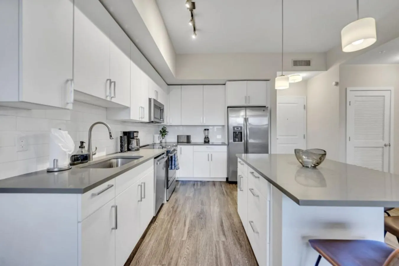 Trendy One Bedroom Getaway Steps From Biscayne Apartment