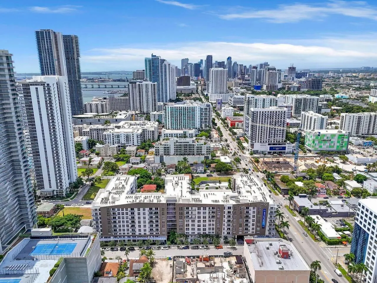 Trendy One Bedroom Getaway Steps From Biscayne Apartment *