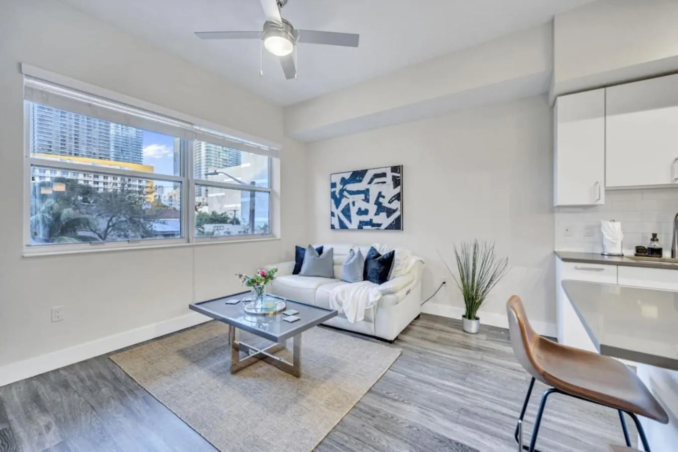 Apartment Trendy One Bedroom Getaway Steps From Biscayne *