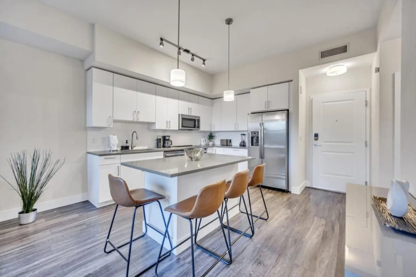 Apartment Trendy One Bedroom Getaway Steps From Biscayne Miami