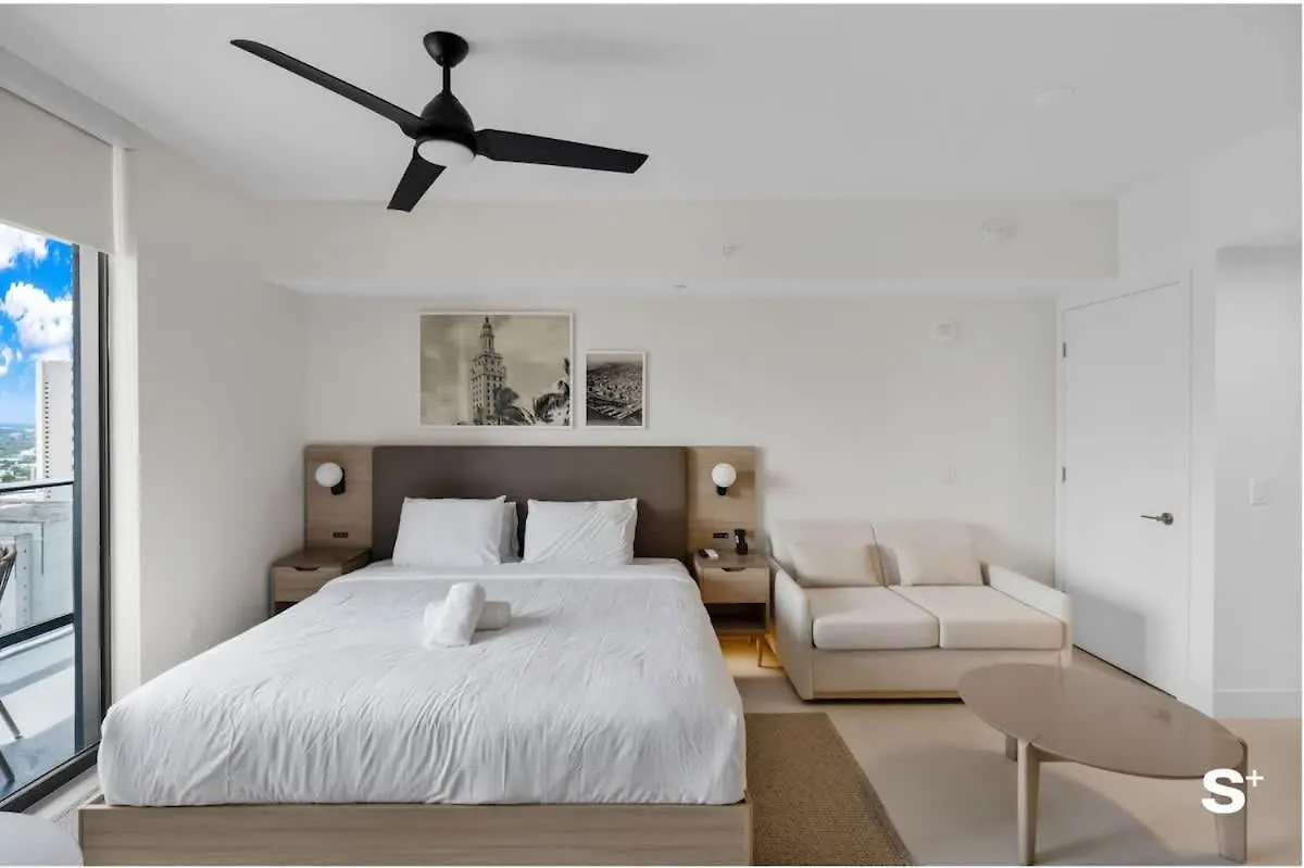 Modern In Downtown With Stunning Views