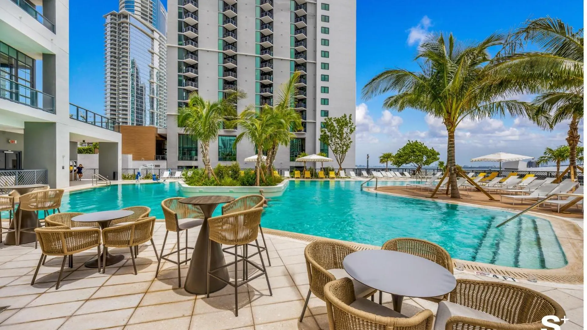 Modern In Downtown With Stunning Views Apartment *