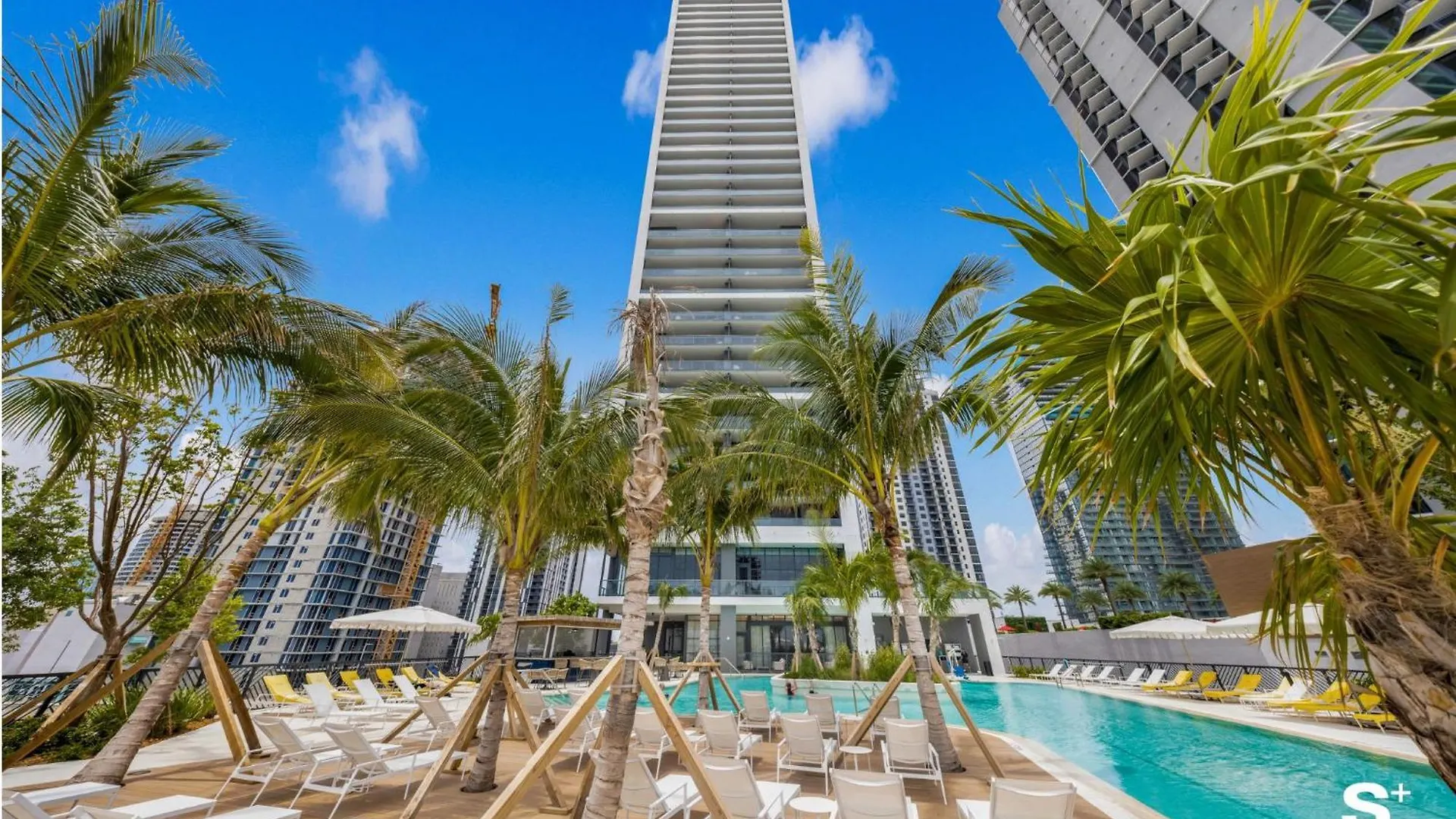 Modern In Downtown With Stunning Views Apartment