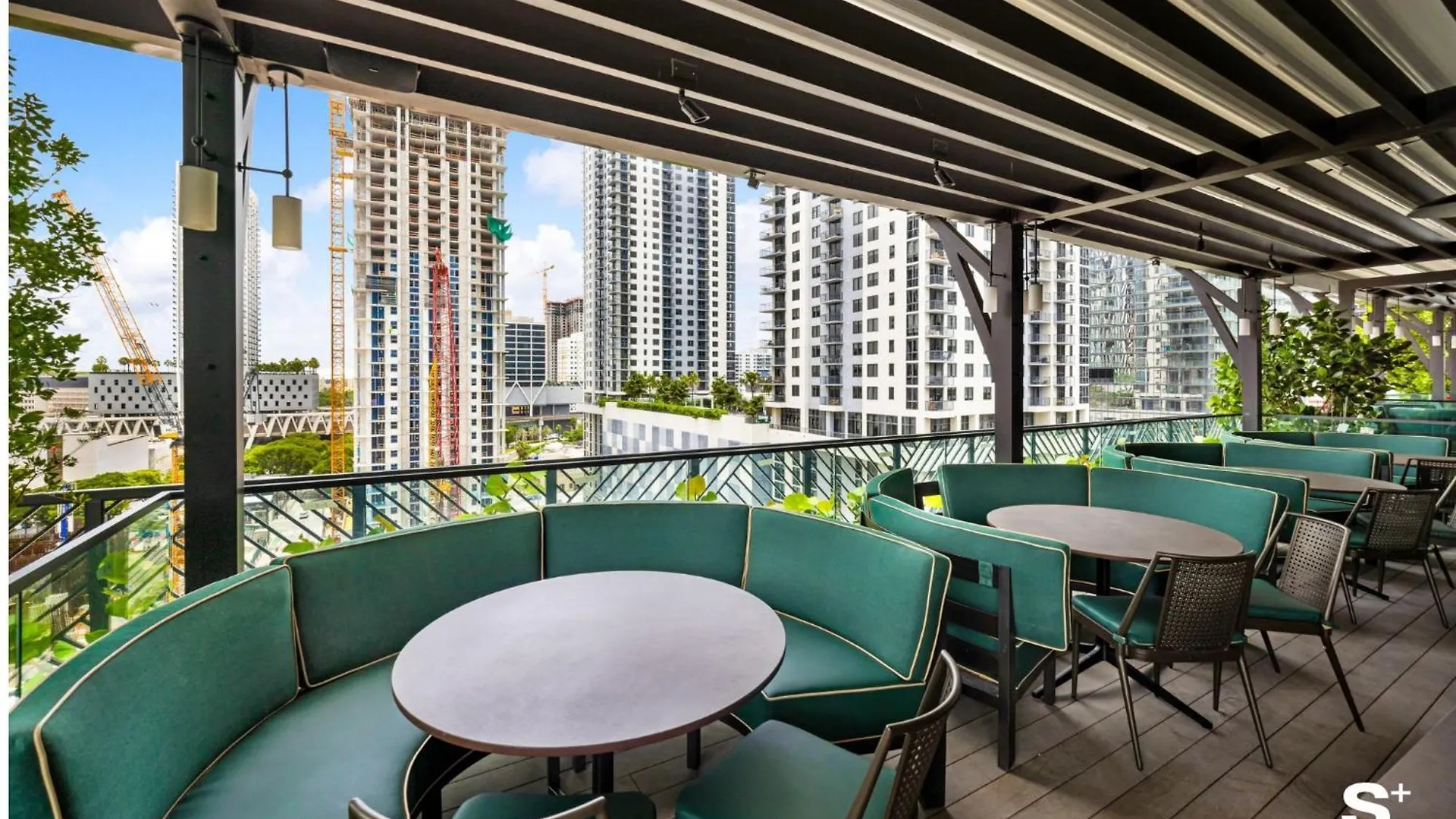 Modern In Downtown With Stunning Views