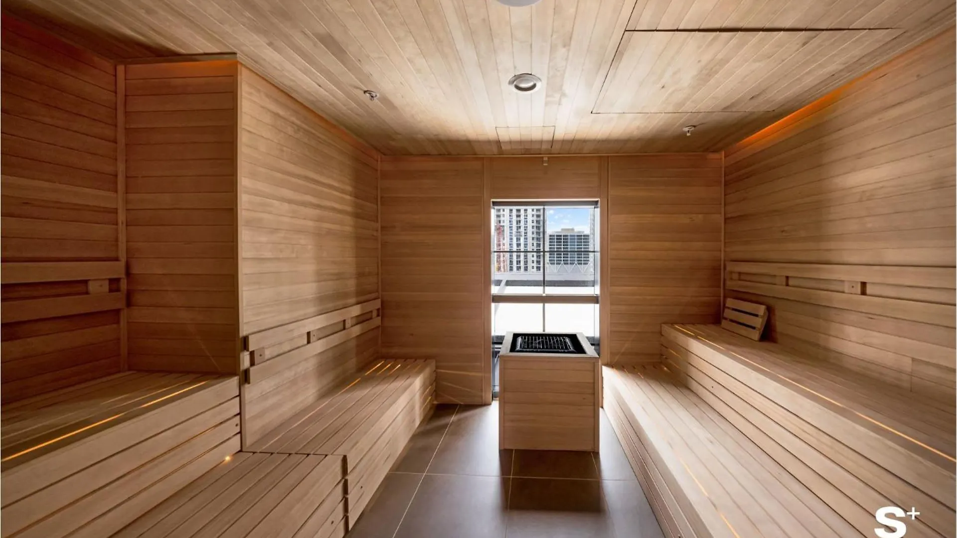 Modern In Downtown With Stunning Views