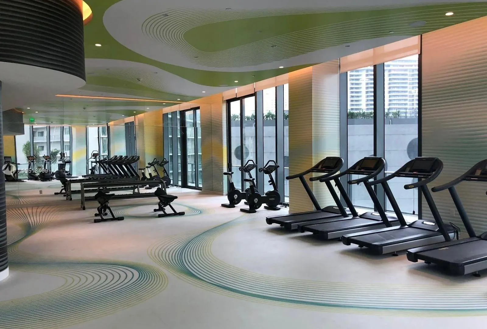 Posh Ocean View Penthouse - Heated Pool, Gym, Office! 10mins Apartamento *