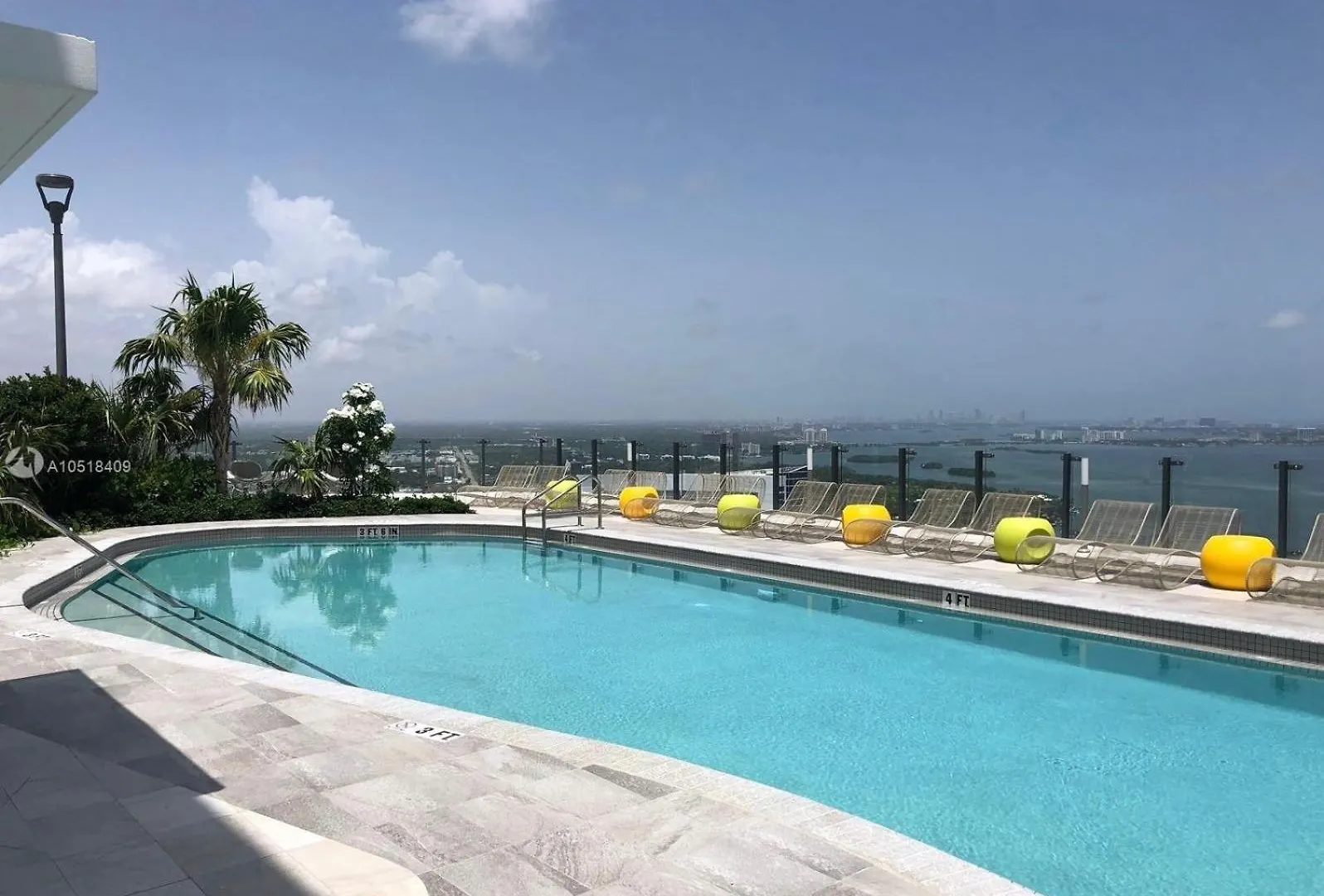 Posh Ocean View Penthouse - Heated Pool, Gym, Office! 10mins *