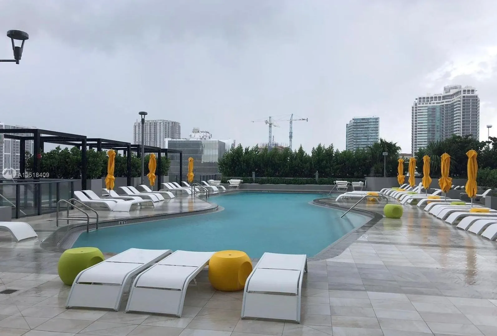 Apartamento Posh Ocean View Penthouse - Heated Pool, Gym, Office! 10mins *