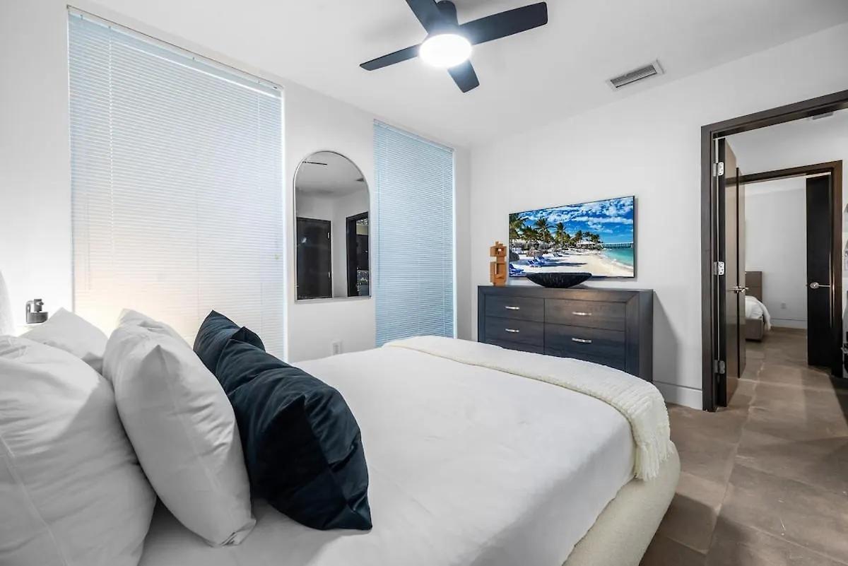 Luxury With Large Pool & Bbq, Perfect Getaway! * Miami