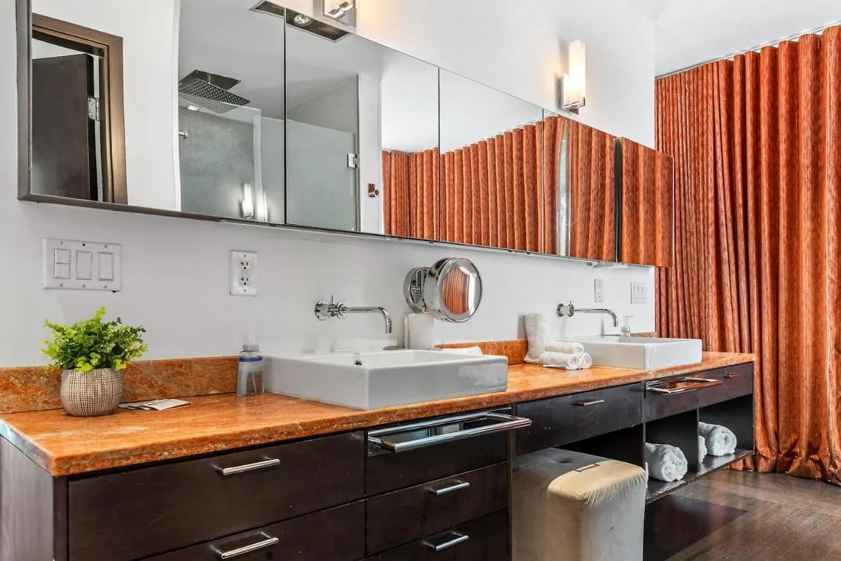 Luxury With Large Pool & Bbq, Perfect Getaway! * Miami