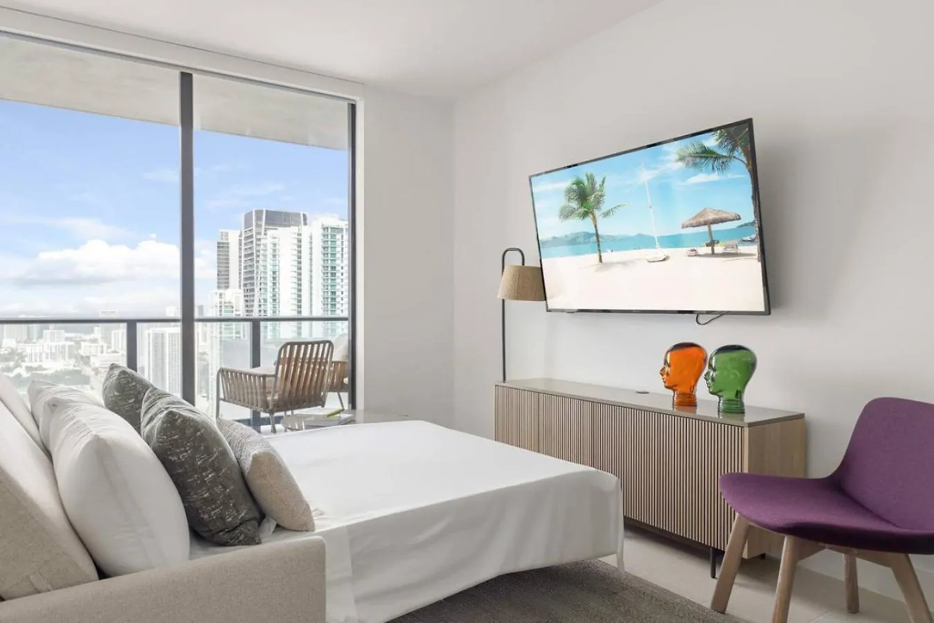 W Pool, Gym, And Balcony Next To Kaseya Center Holiday home Miami