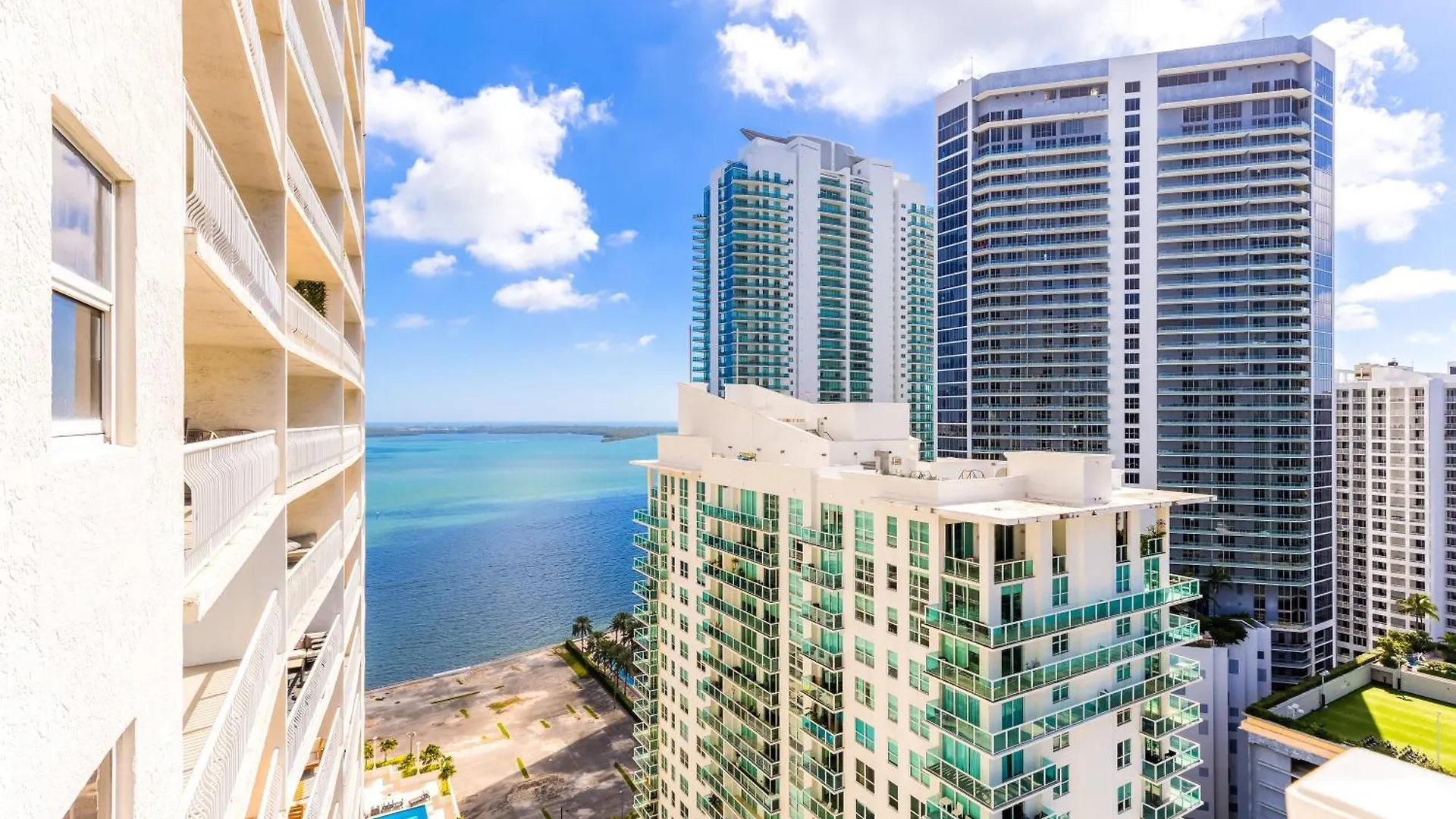 Upscale Brickell 3 Bedroom With Water Views And Free Parking Apartment Miami