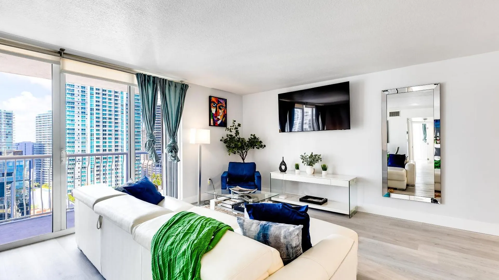 Apartment Upscale Brickell 3 Bedroom With Water Views And Free Parking Miami