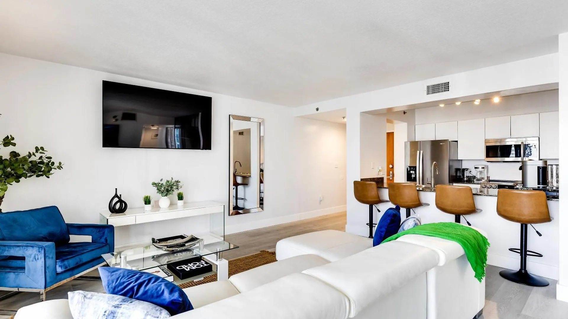 Upscale Brickell 3 Bedroom With Water Views And Free Parking *