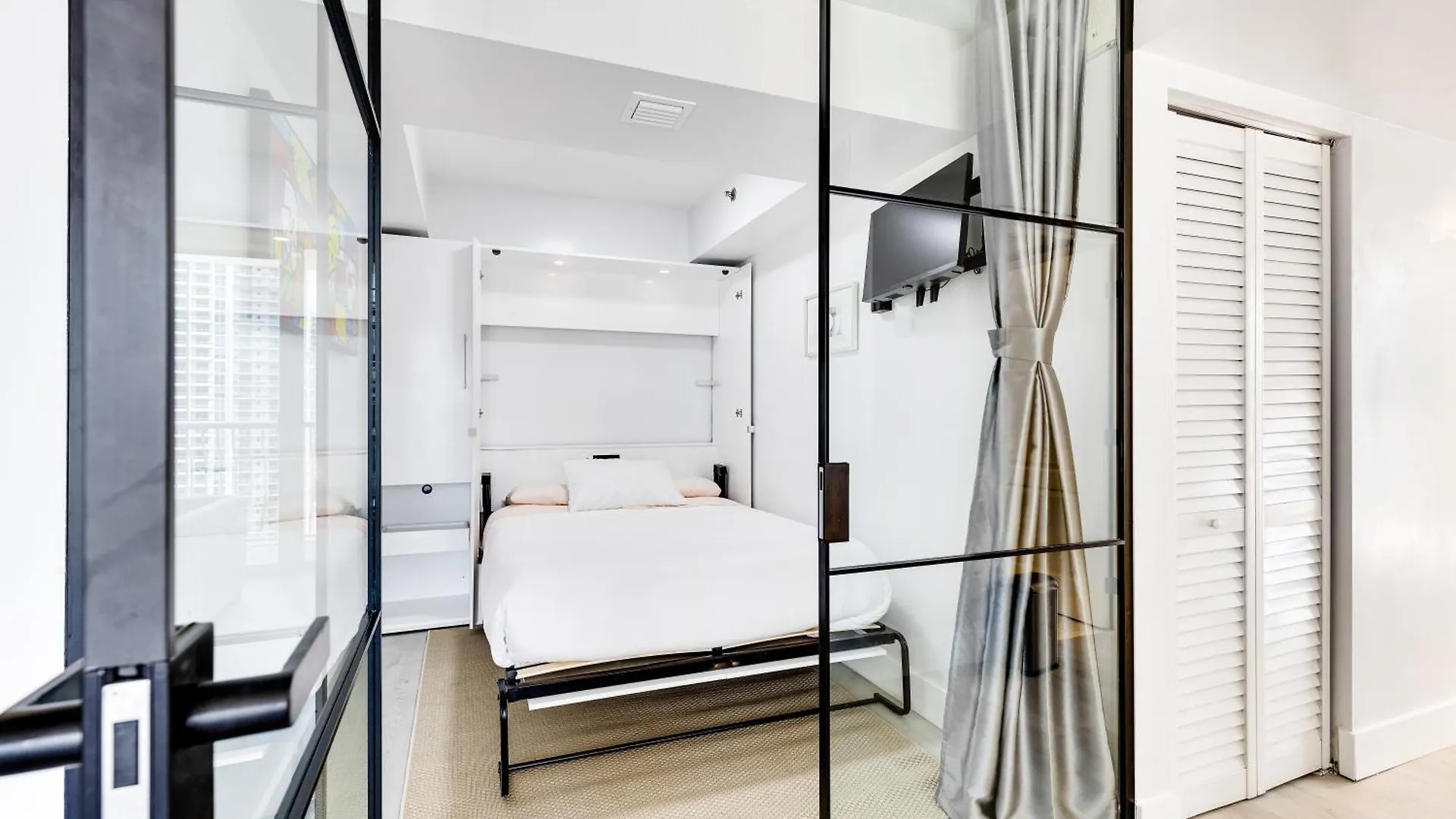 Upscale Brickell 3 Bedroom With Water Views And Free Parking Apartment Miami