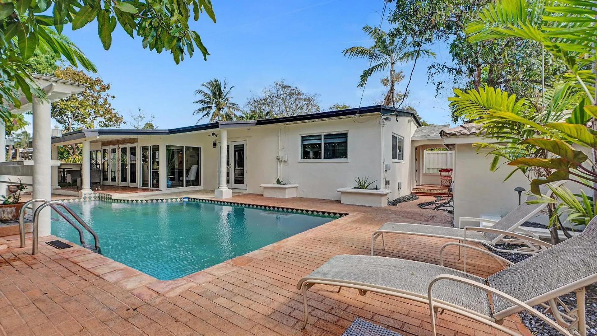 Tree Houze Holiday home *