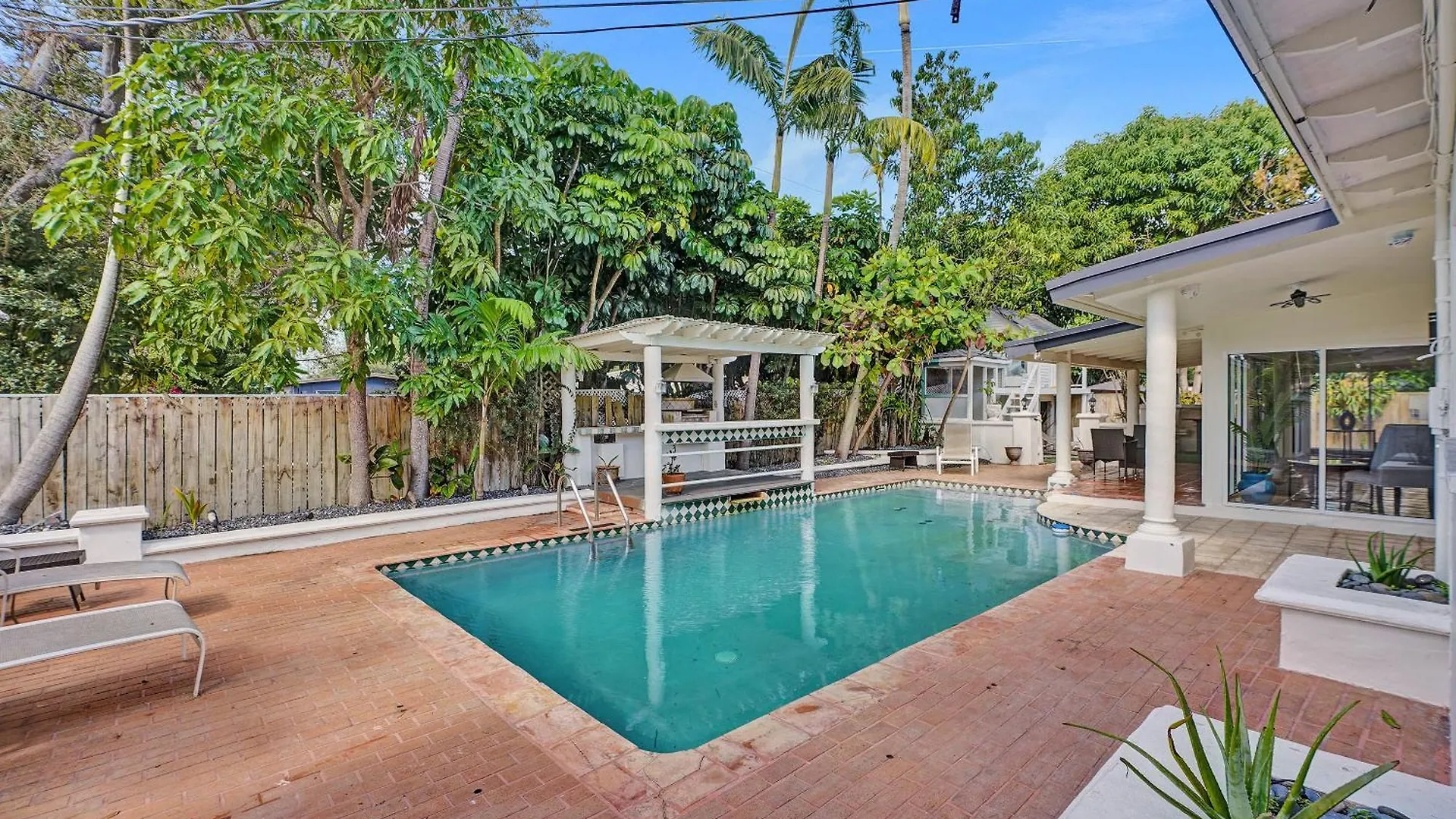 Tree Houze Holiday home *