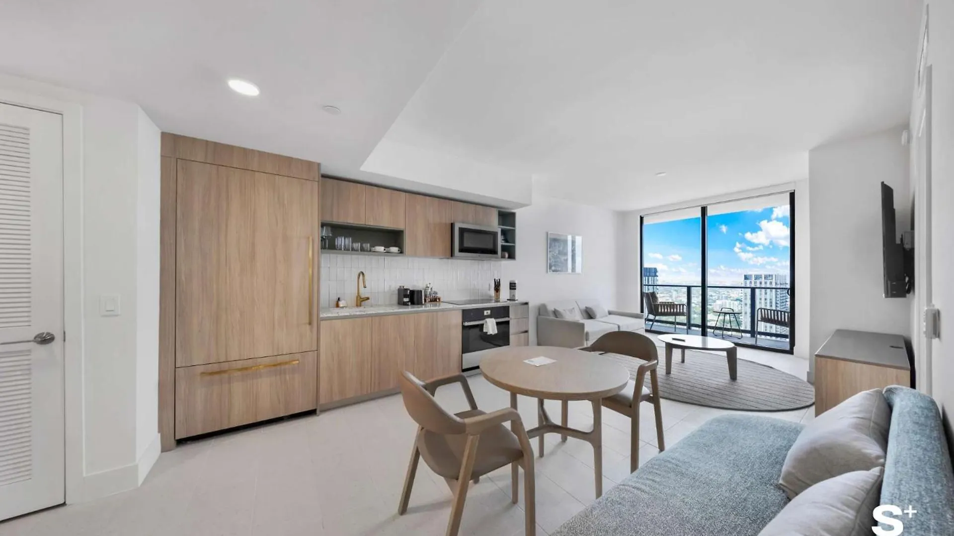 Skyline Retreat Chic 1-br With Prime Access Apartment Miami