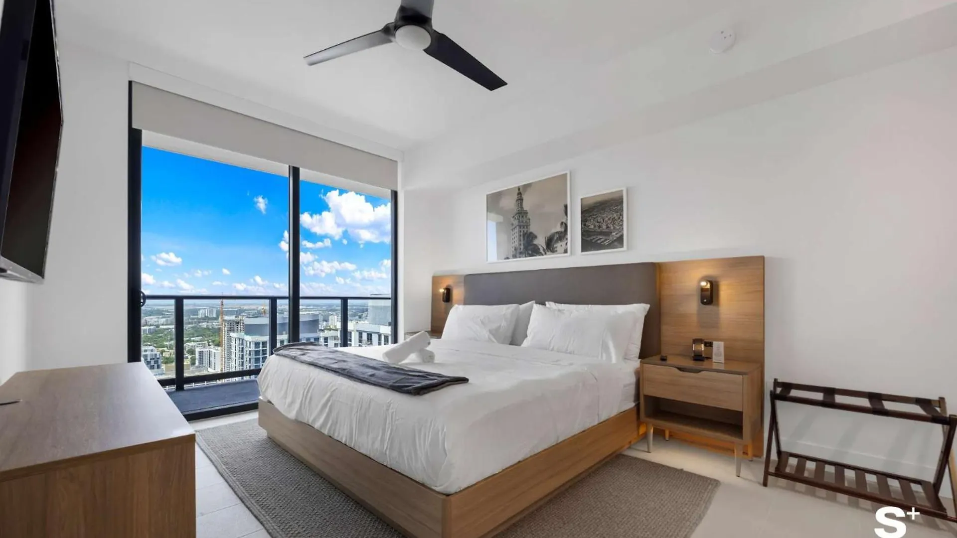 Skyline Retreat Chic 1-br With Prime Access