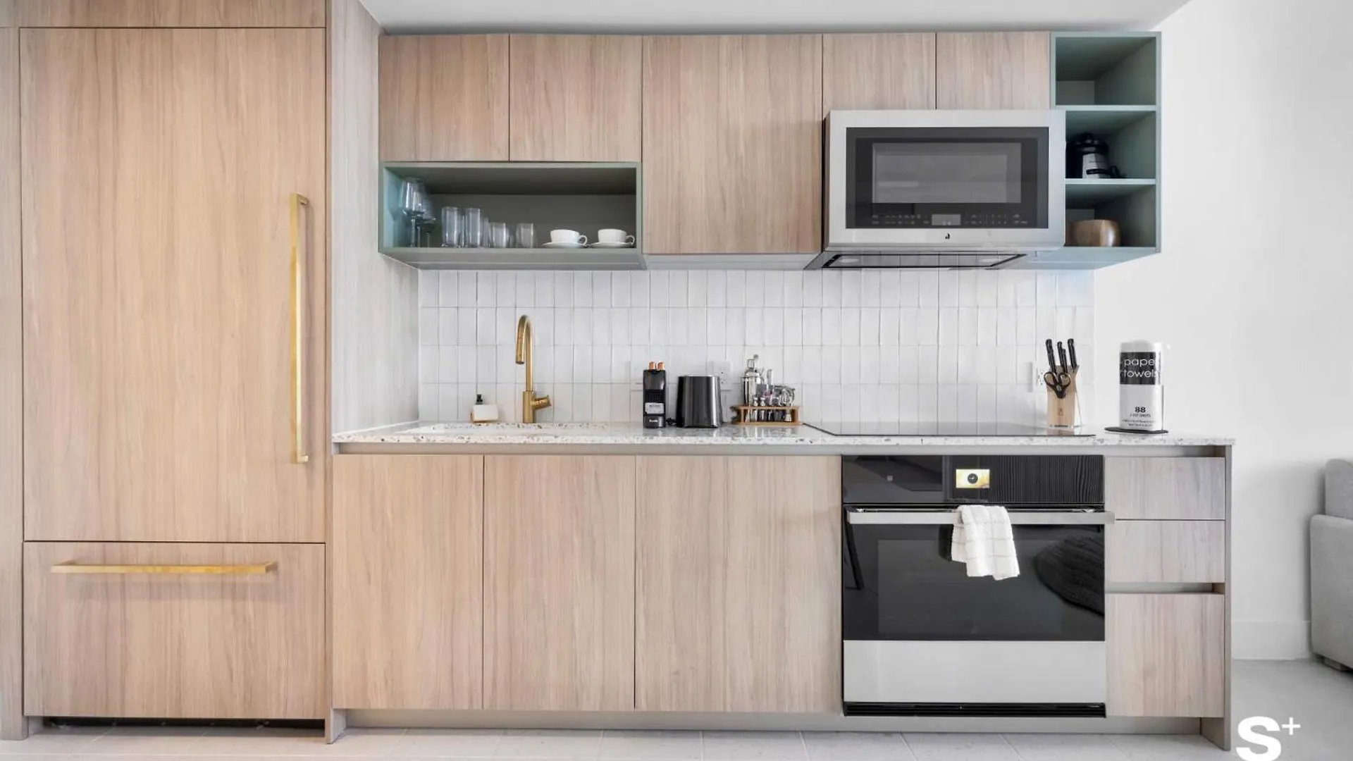 Skyline Retreat Chic 1-br With Prime Access Miami
