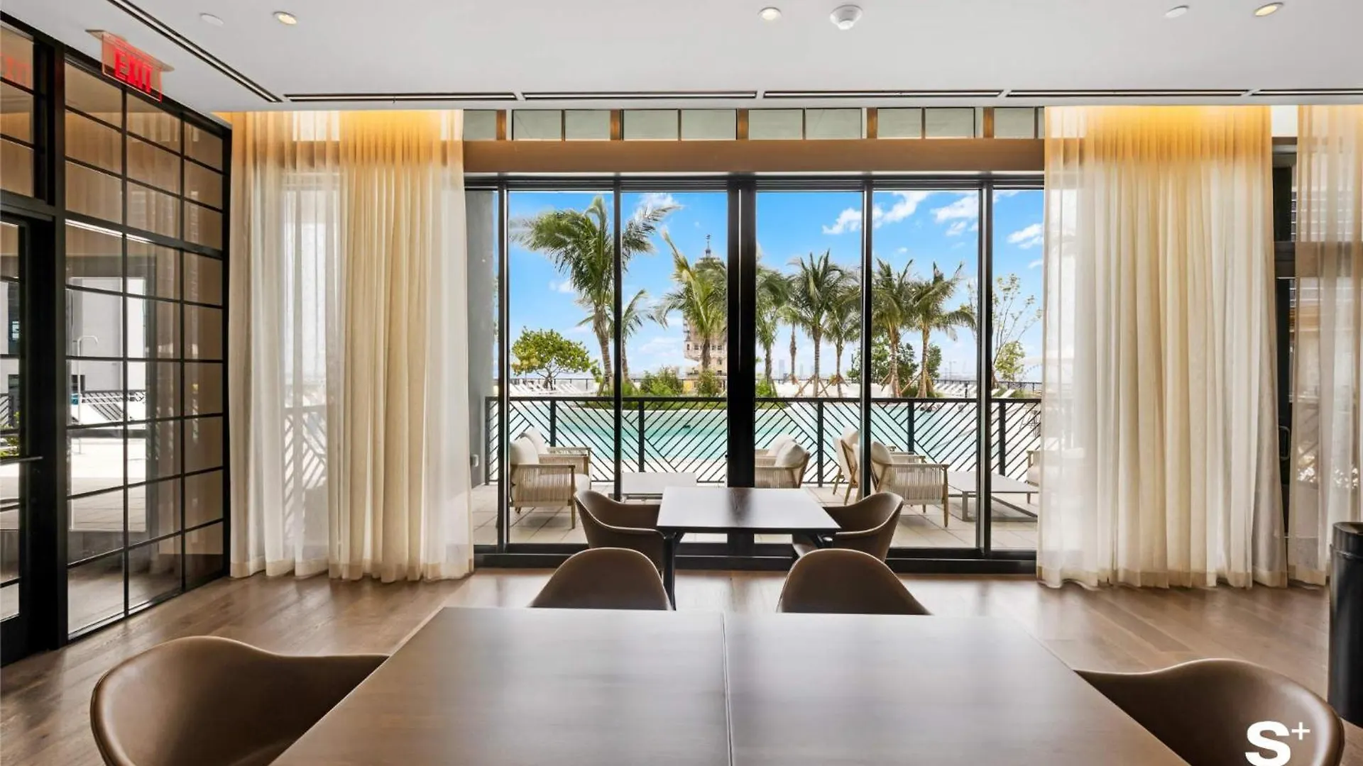 Apartment Skyline Retreat Chic 1-br With Prime Access Miami