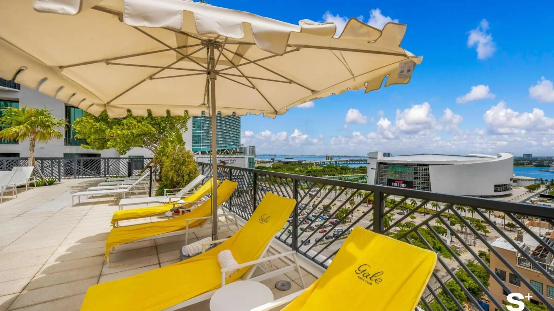 Apartment Skyline Retreat Chic 1-br With Prime Access