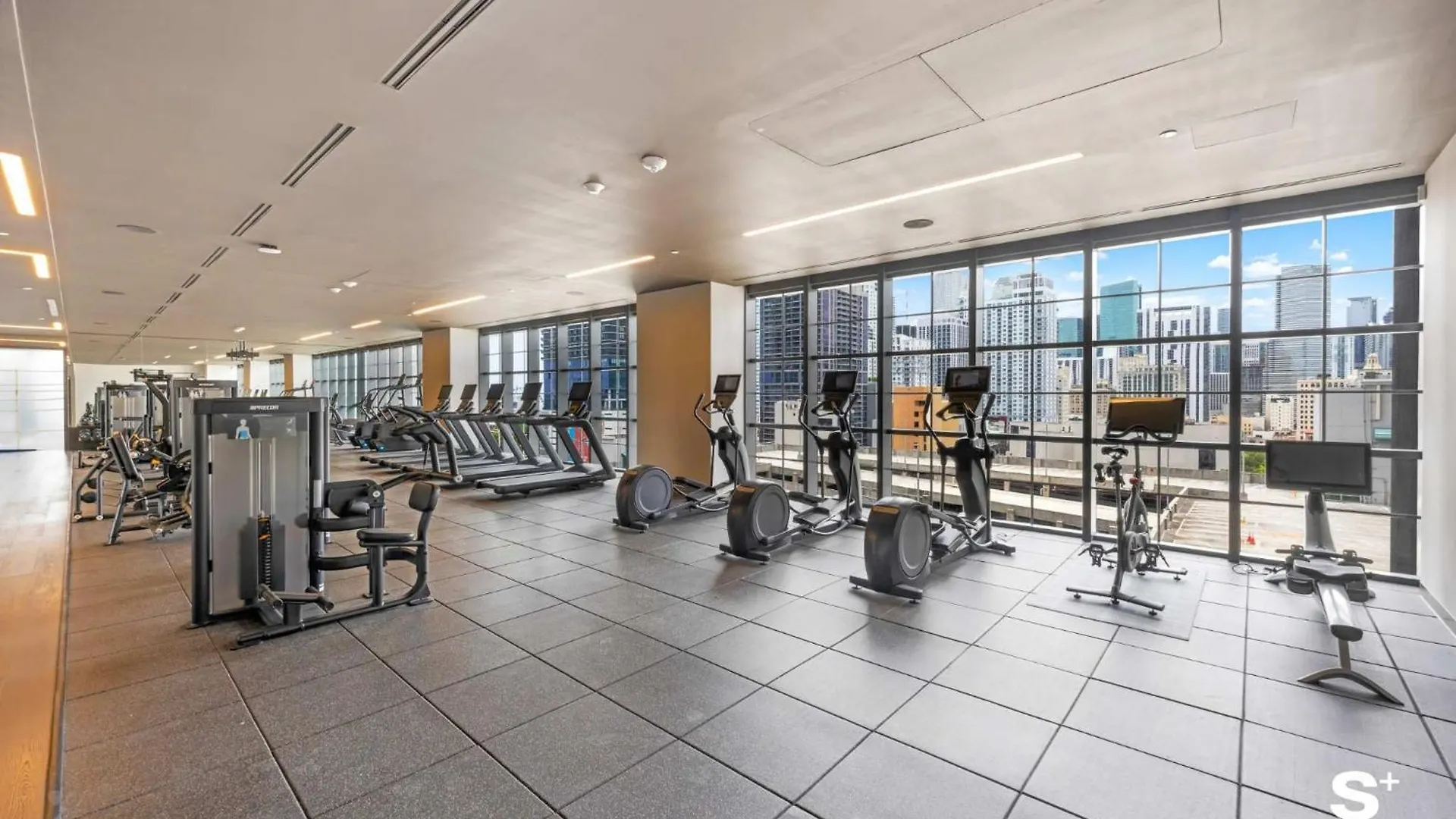 Skyline Retreat Chic 1-br With Prime Access Apartment Miami