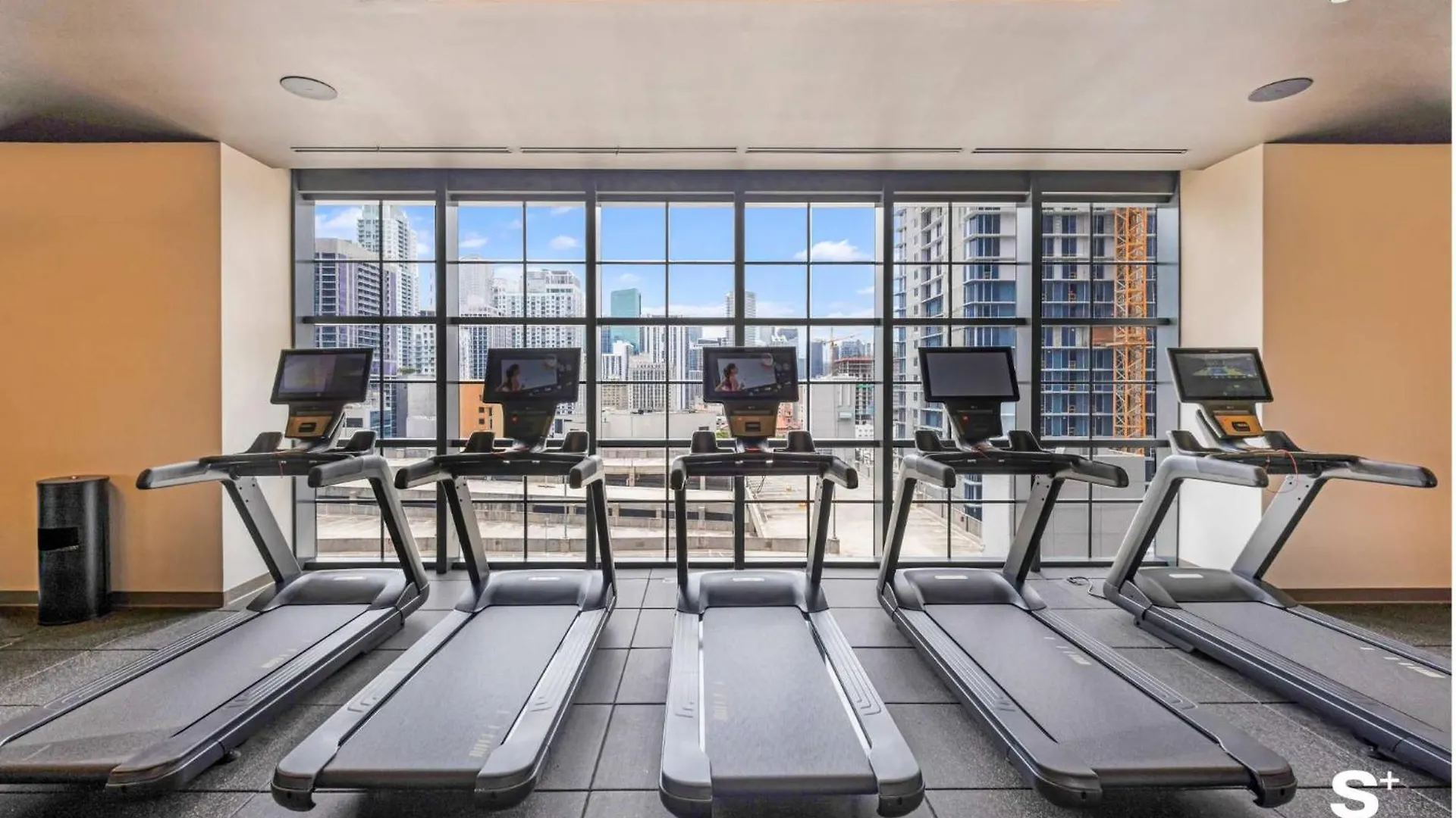 Apartment Skyline Retreat Chic 1-br With Prime Access