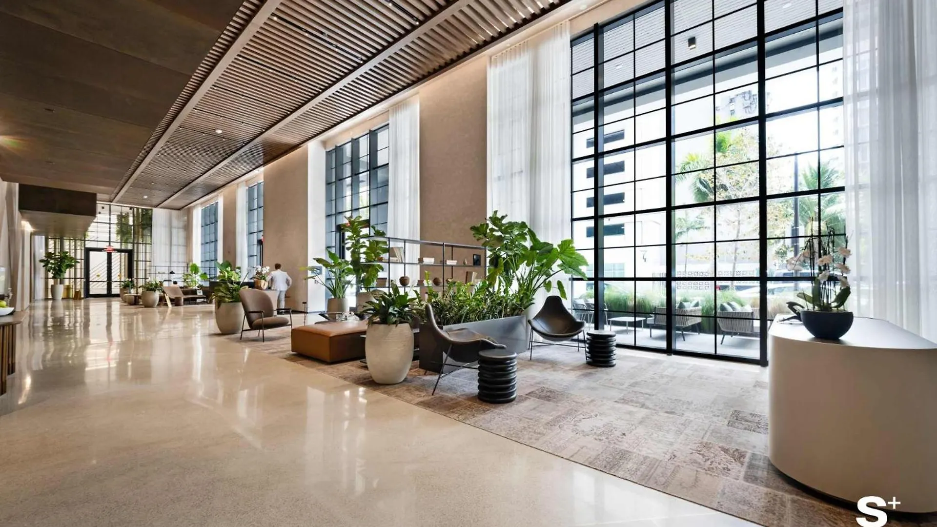 Skyline Retreat Chic 1-br With Prime Access *
