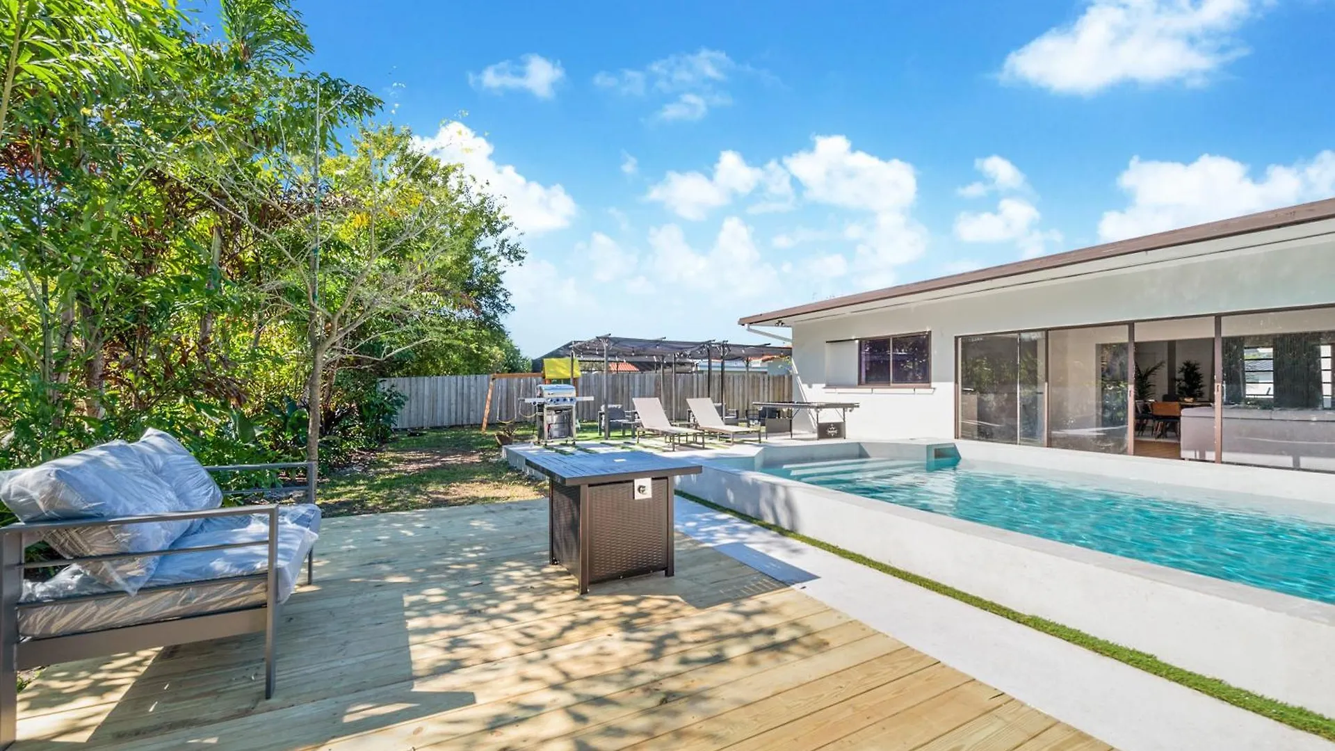 Sunny Days Escape Miami, Pool, 18min To Airport L72 Holiday home Miami