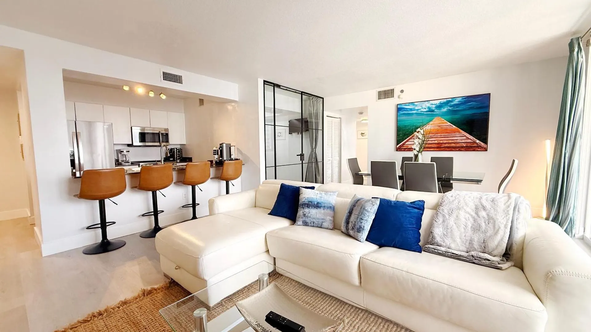 Upscale Brickell 3 Bedroom With Water Views And Free Parking Apartment *