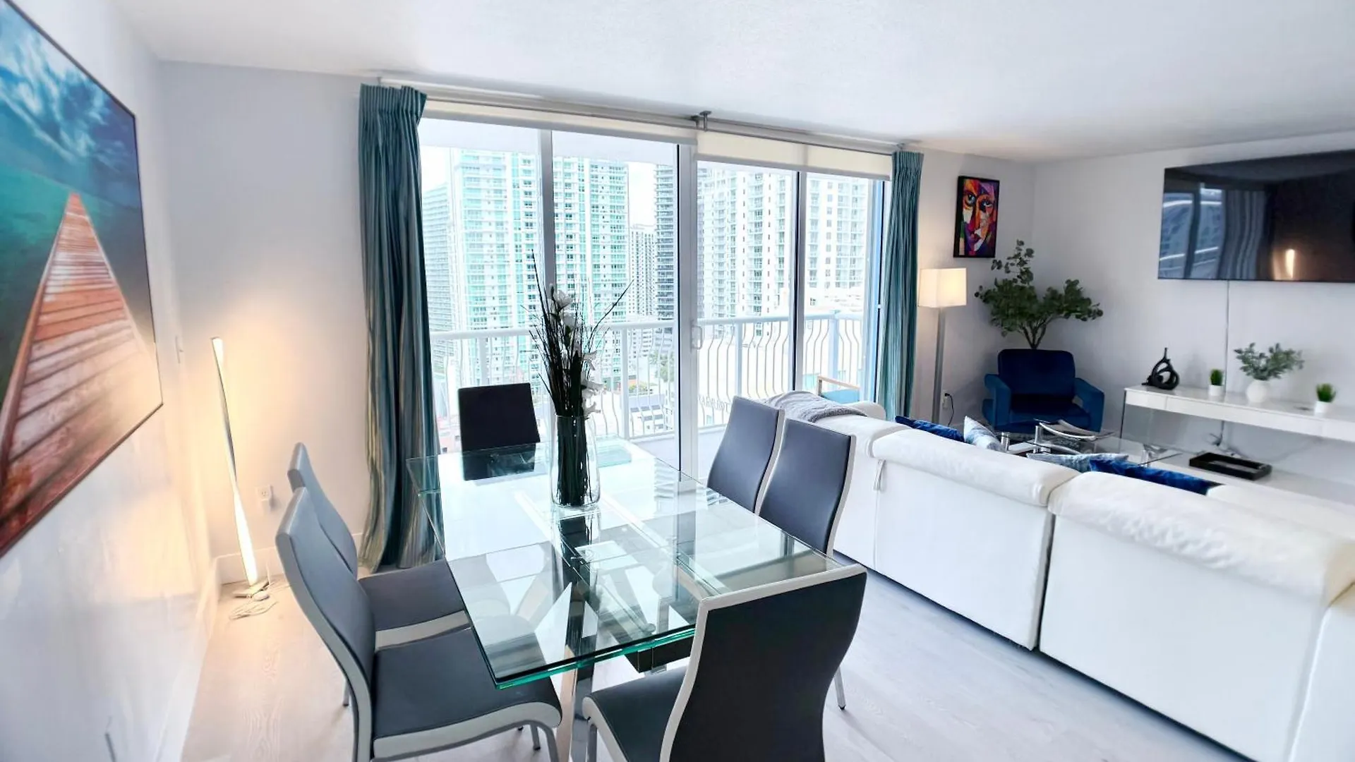 Upscale Brickell 3 Bedroom With Water Views And Free Parking Apartment *