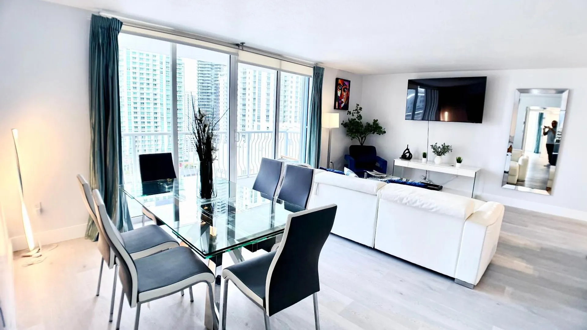 Apartment Upscale Brickell 3 Bedroom With Water Views And Free Parking