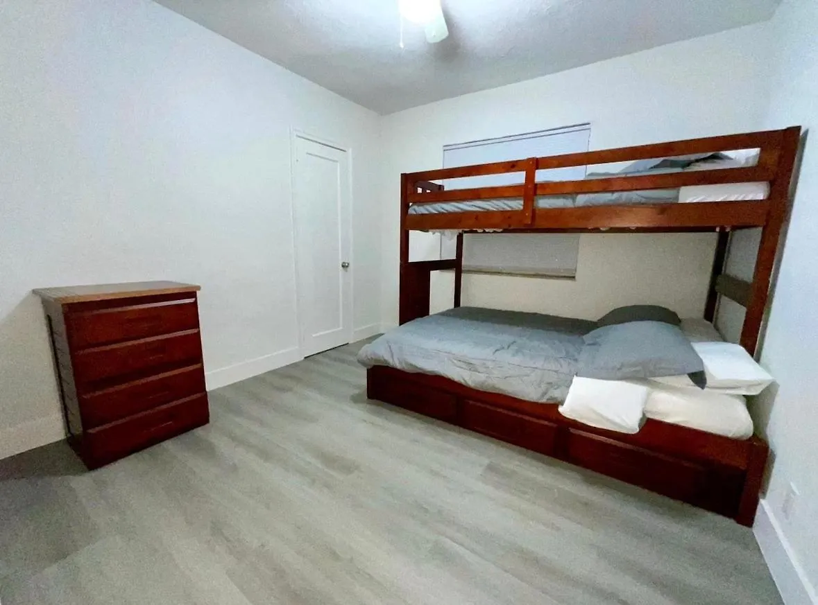 Escape, 3br, Parking, 15 Min To Airport! Holiday home *