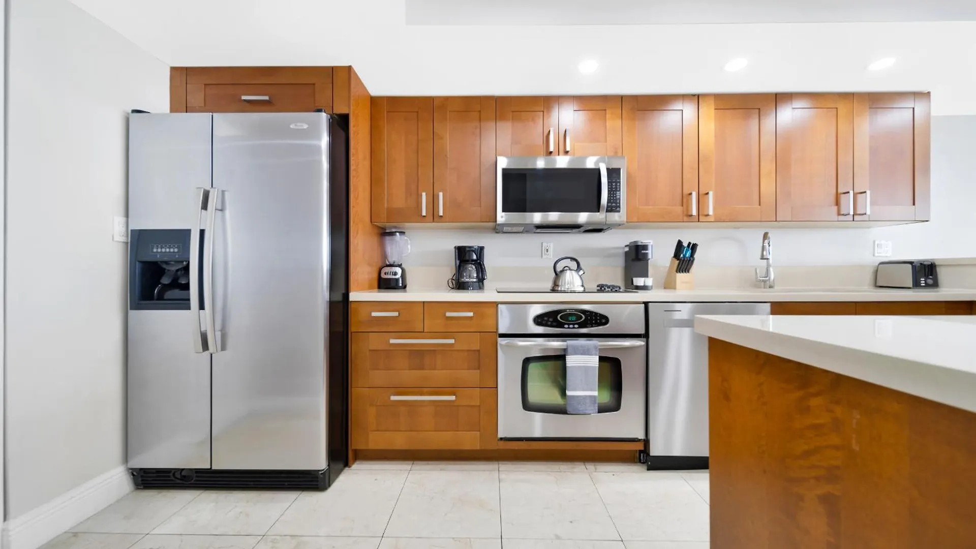 4 Bedroom With Stunning Balcony View Apartment Miami