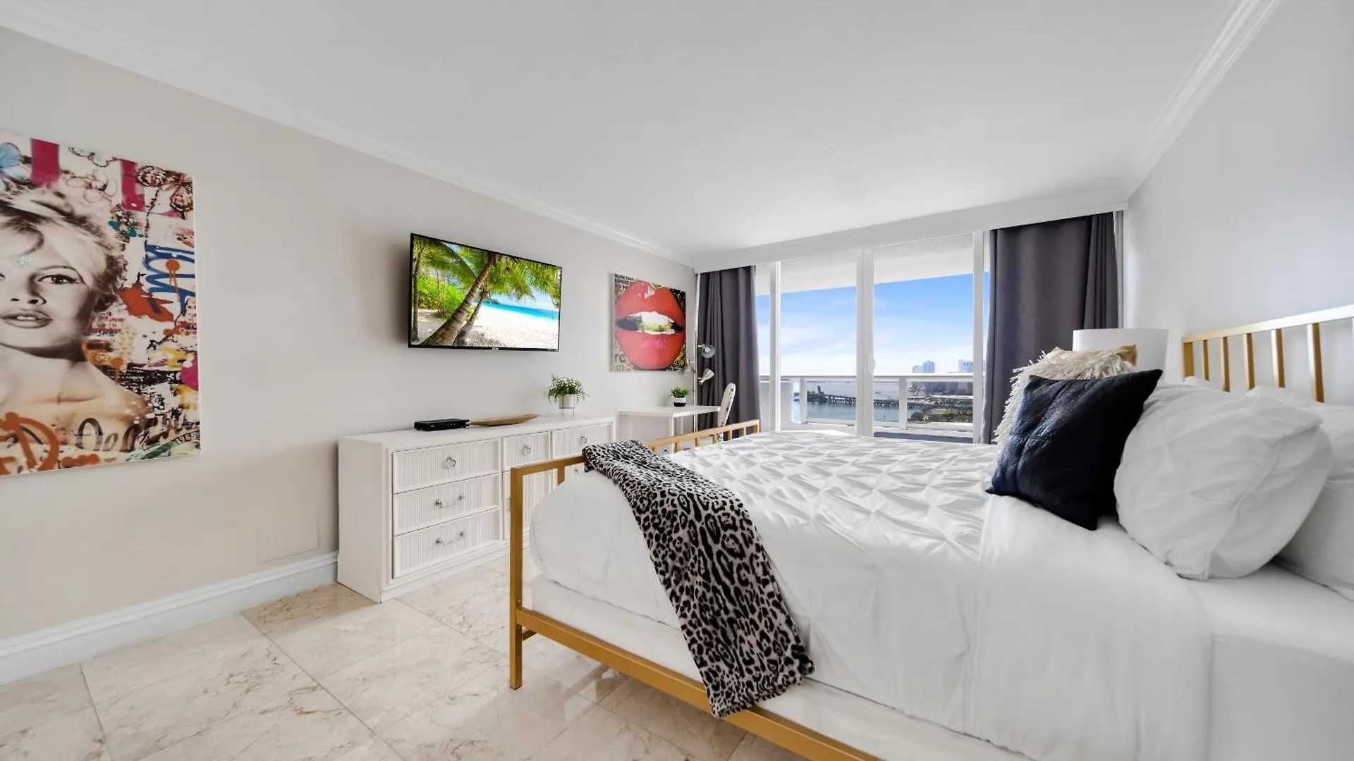 4 Bedroom With Stunning Balcony View Miami