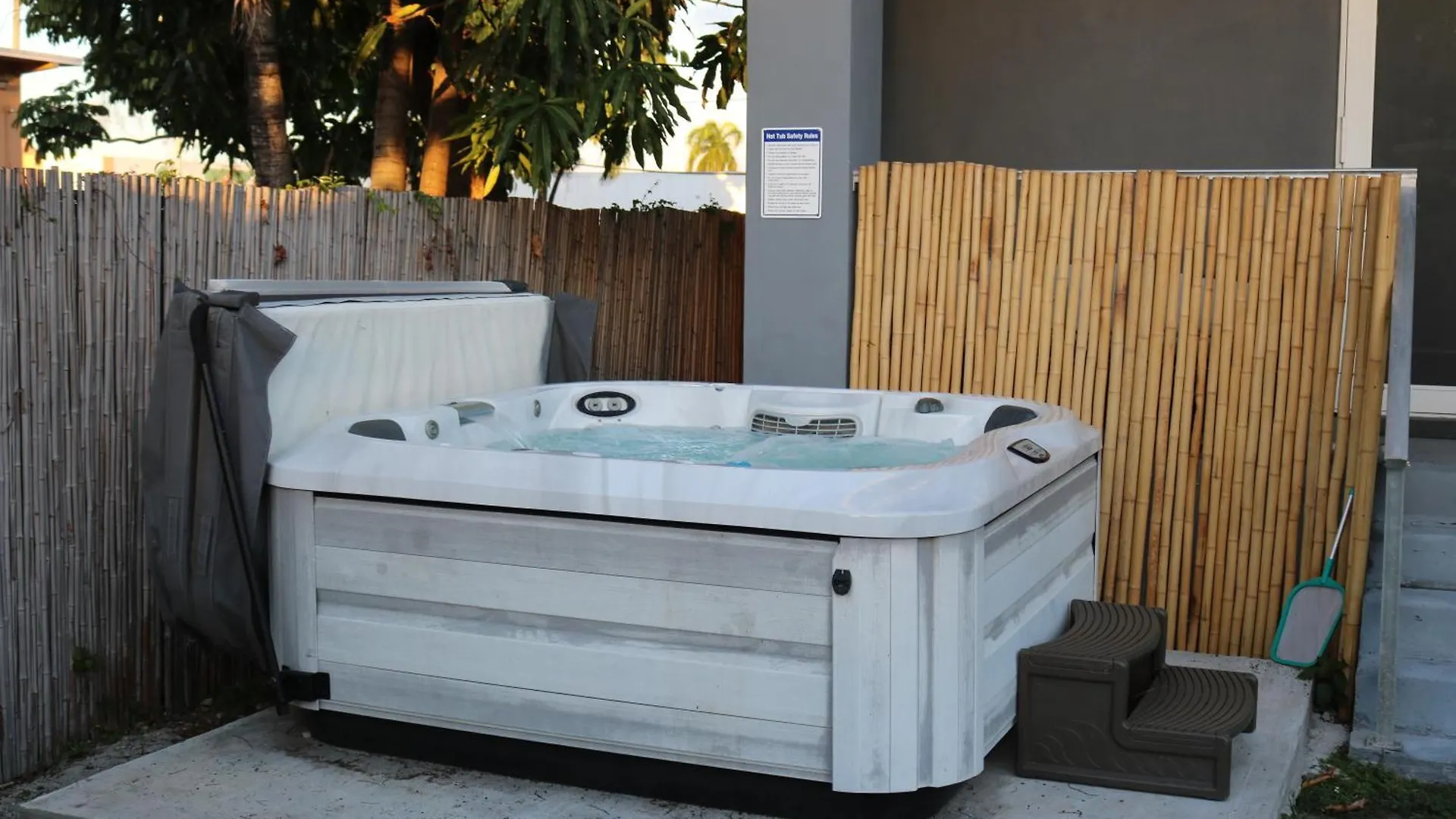 Modern Retreat, Hot Tub And Gazebo Oasis
