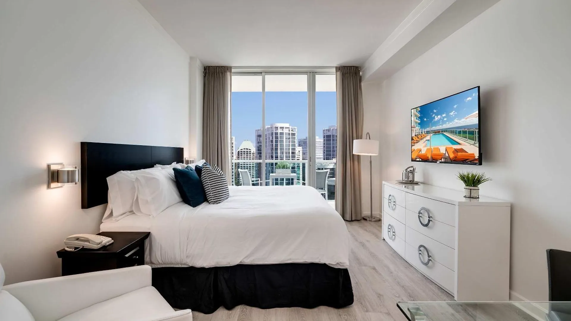 Apartment Cocktails & Coffee With Bay & View Balconies Miami