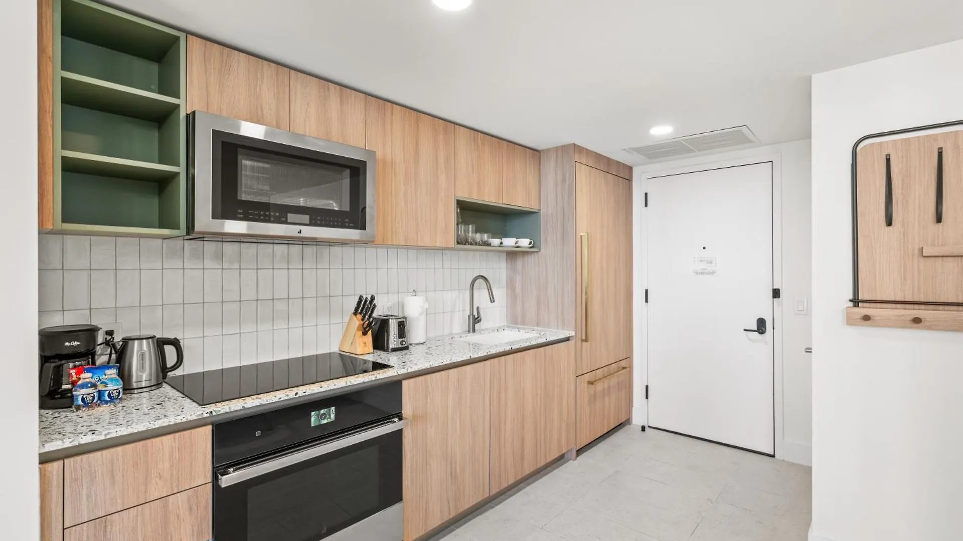 New 28th Floor Unit - Breathtaking Bay And Downtown Views *